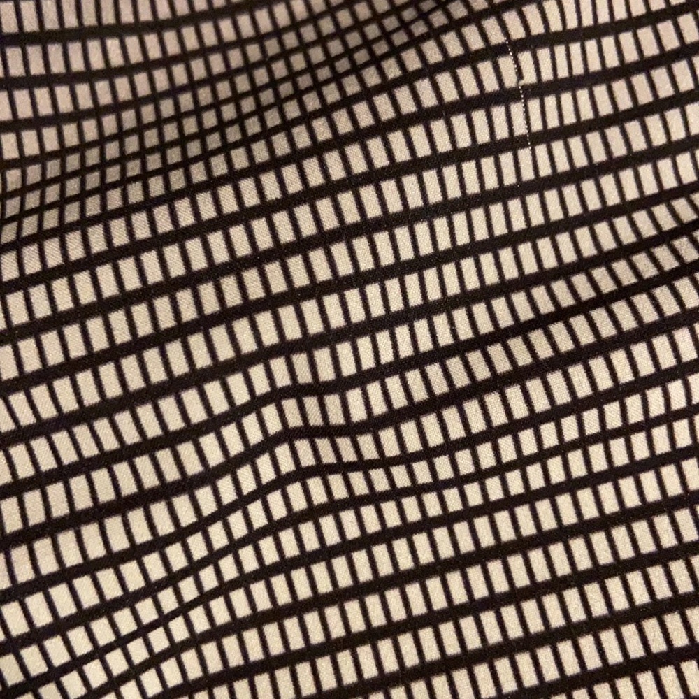 LULULEMON SPEED SHORTS. Size 4. Like new condition - Picture 5 of 5